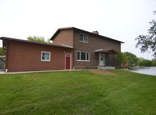 3624 Lakeview Dr, Island Lake, IL 60042