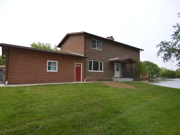 3624 Lakeview Dr, Island Lake, IL 60042