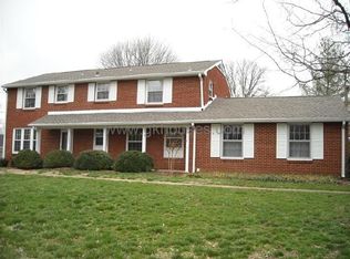1004 Edwin Warner Dr, Nashville, TN 37205