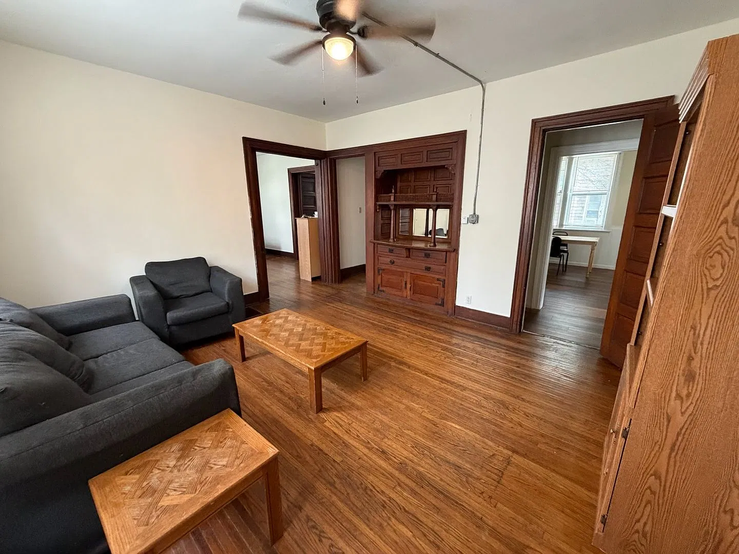 604 W Elm St — Photo 4