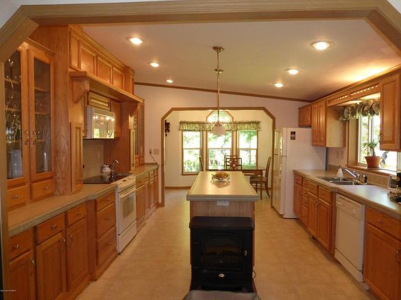 3rd image of 50A Davern Dr