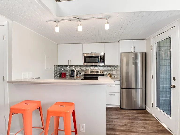 4990 Meredith Way #302 — Photo 6
