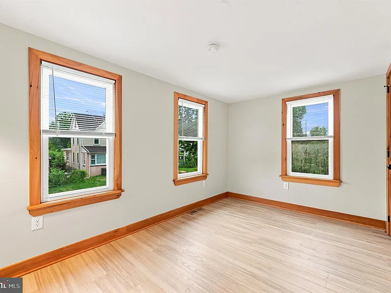 705 Forrest Ave — Photo 16