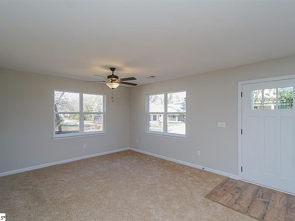 4th image of 752 Leonard St