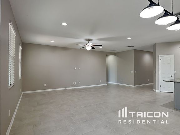 3rd image of 1670 Chatsworth Cir