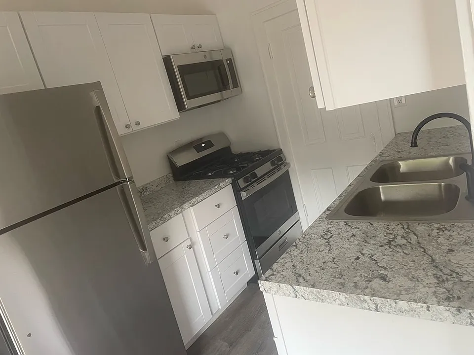 18 Lewis Ave #6