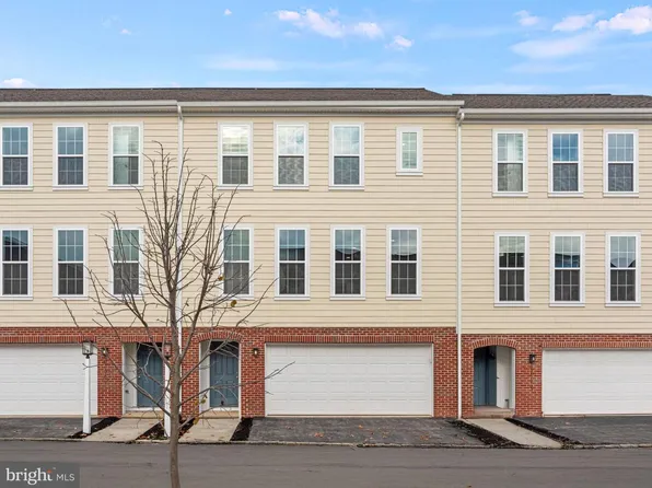 4112 Leroy Dr, Mechanicsburg, PA 17055