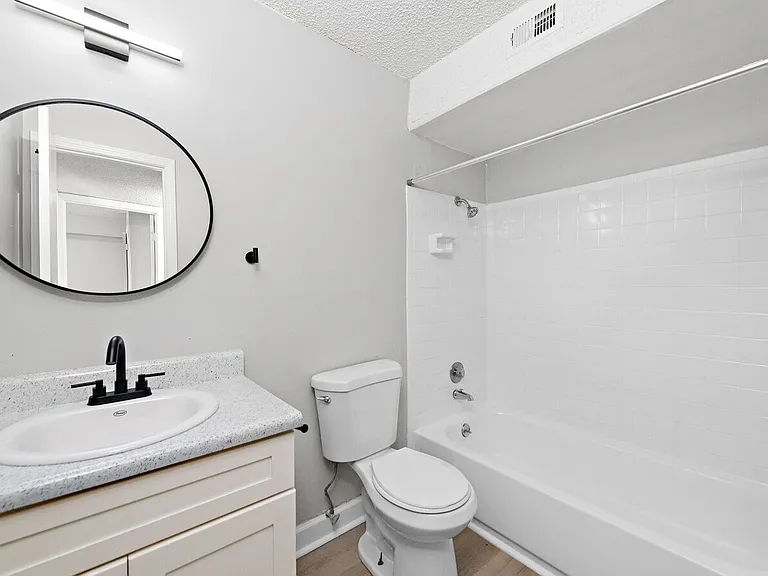 Meadowood Apartments — Photo 3