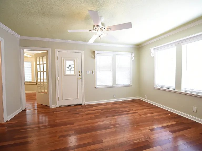9015 San Leandro Dr — Photo 7