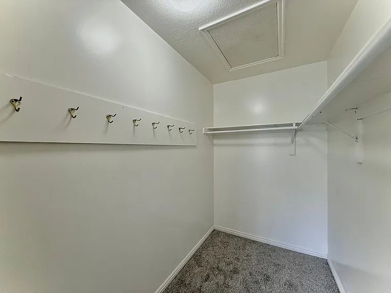 1080 E Elgin Ave — Photo 18