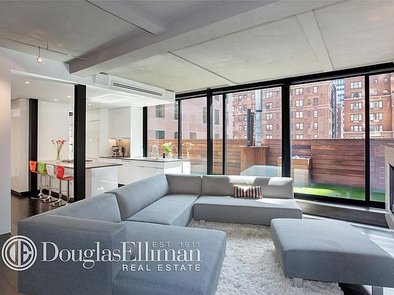 3rd image of 150-154 E 49th St