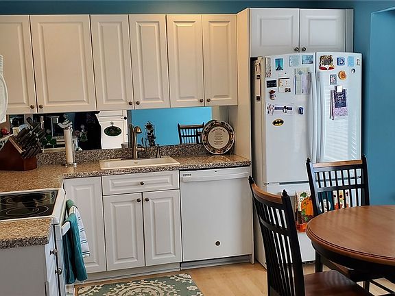 5th image of 184 Scarlett Dr #184