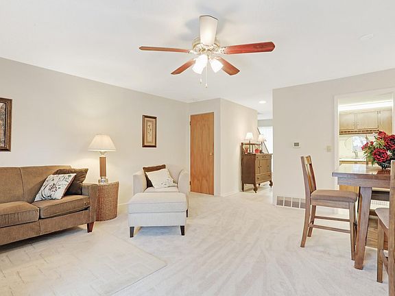 3rd image of 328 Peachtree Ct
