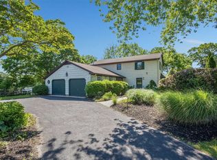 906 Pondview Rd, Riverhead, NY 11901
