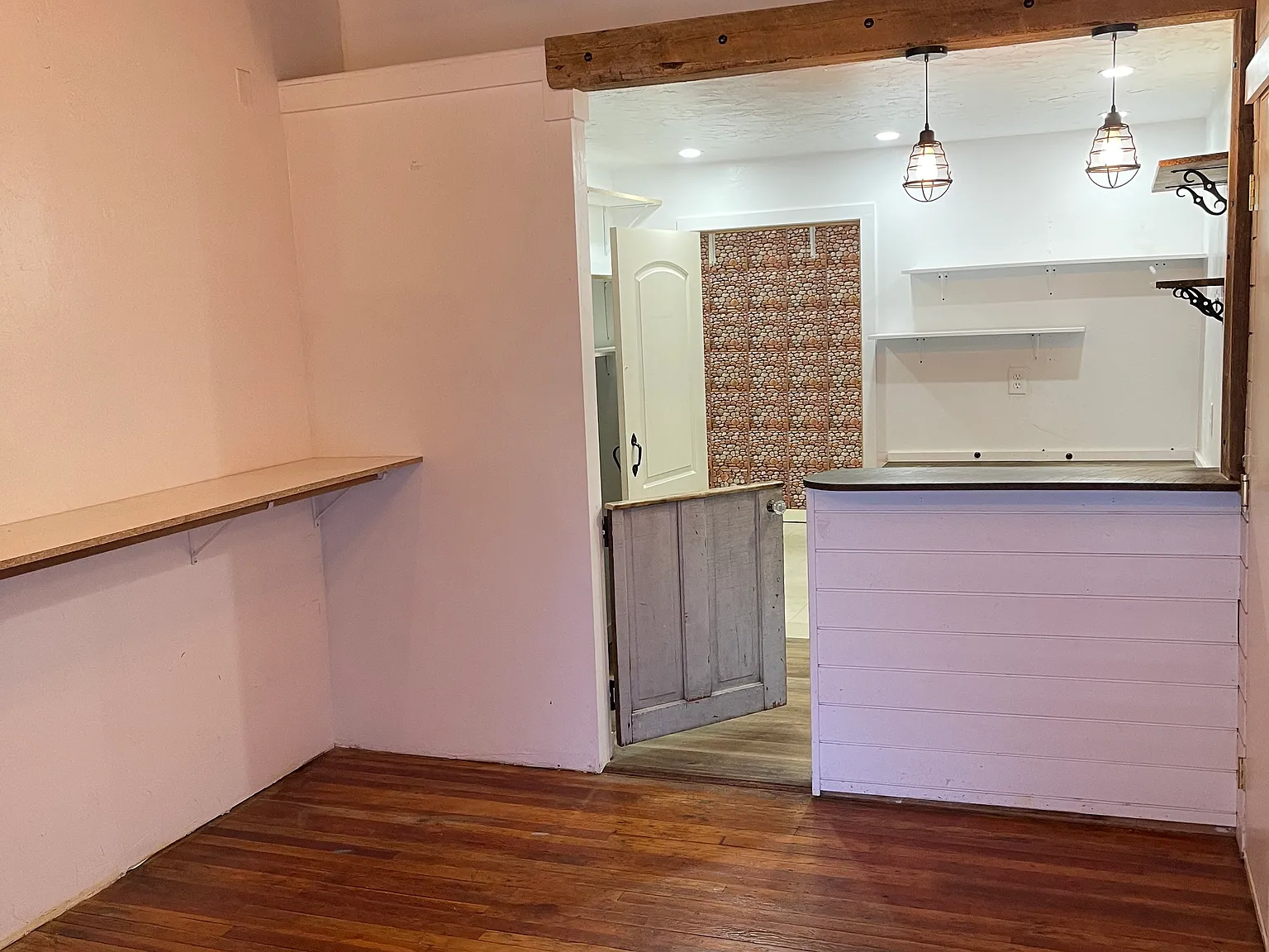 102 S White Ave — Photo 2