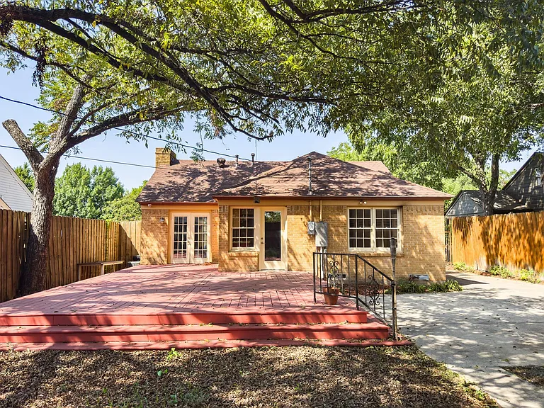 2222 Carnes St — Photo 8