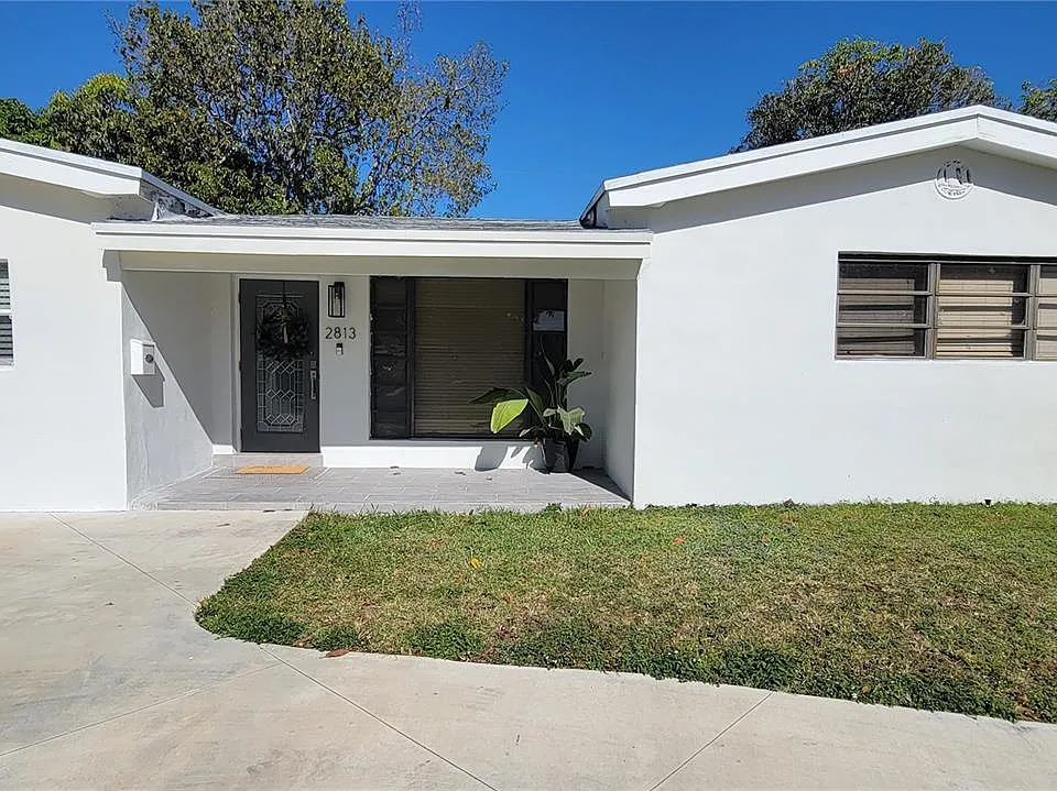 2818 Bahama Dr