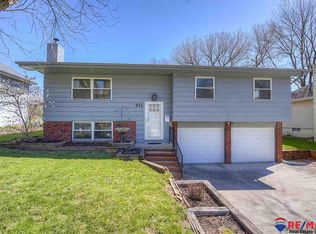 711 Leprechaun Ln, Papillion, NE 68046