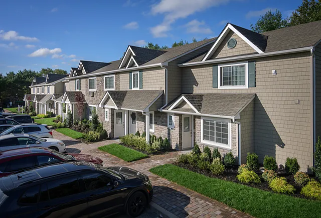 Fairfield Townhouses At Holtsville — Photo 3