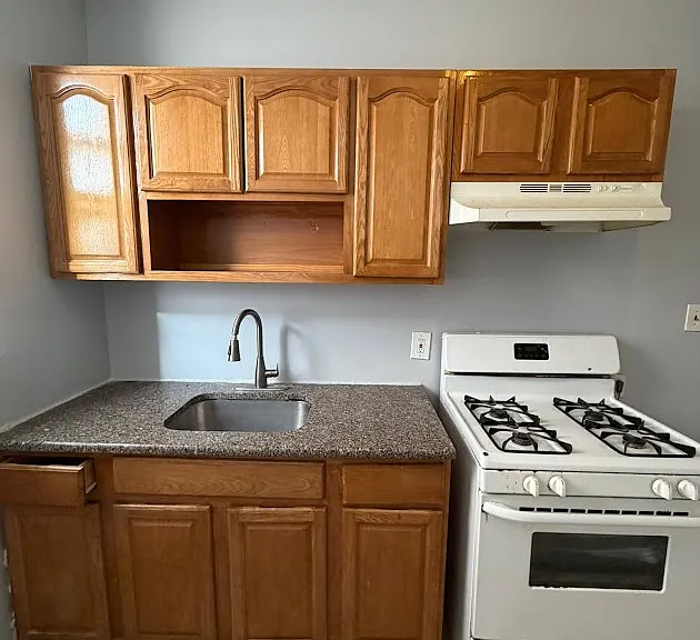 138-140 Clinton Ave #2F — Photo 1