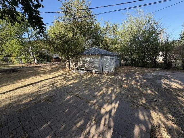 1706 McGregor Ave — Photo 4