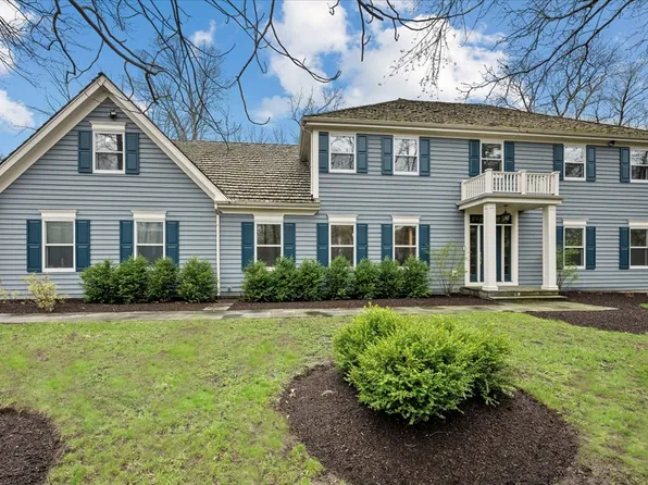 25089 N Pawnee Rd, Barrington, IL 60010