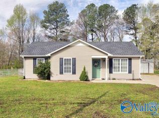 1613 Vest St SW, Hartselle, AL 35640