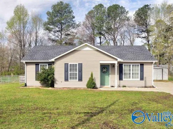 1613 Vest St SW, Hartselle, AL 35640