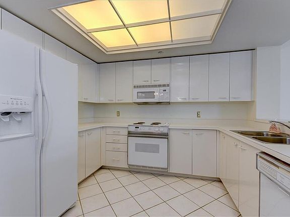 5th image of 1520 Gulf Blvd APT 904