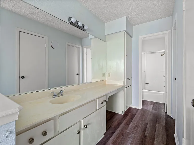 11809 Eubank Dr — Photo 18