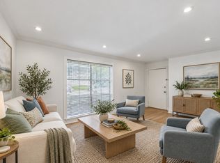 10240 Regal Oaks Dr APT B, Dallas, TX 75230