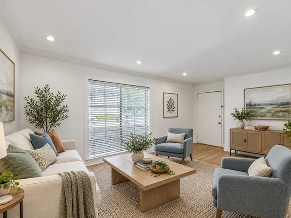 10240 Regal Oaks Dr APT B, Dallas, TX 75230