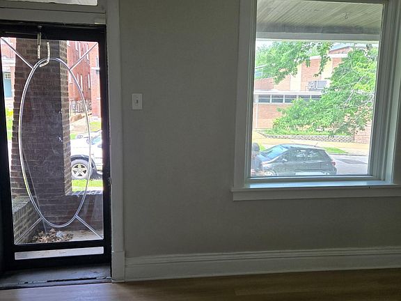 3rd image of 4146 Humphrey St #1