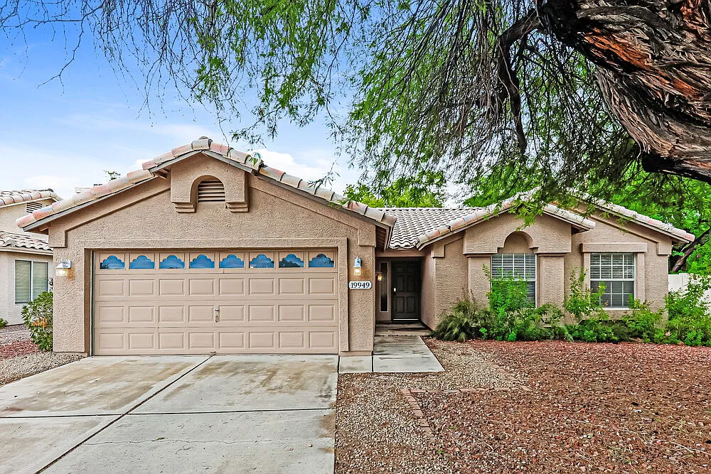3 bed, 2.0 bath, 1494 sqft, $2,065 — Photo 1