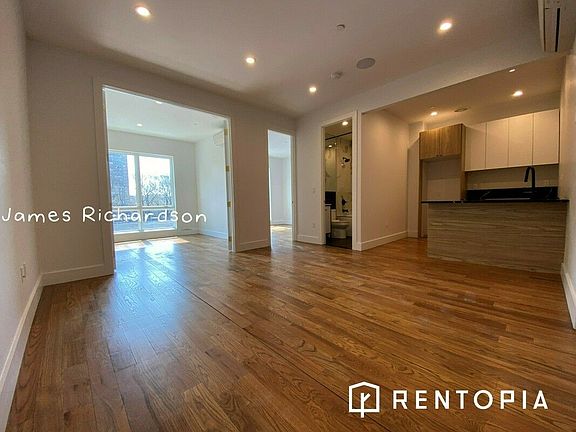 5th image of 61 Montrose Ave #3X
