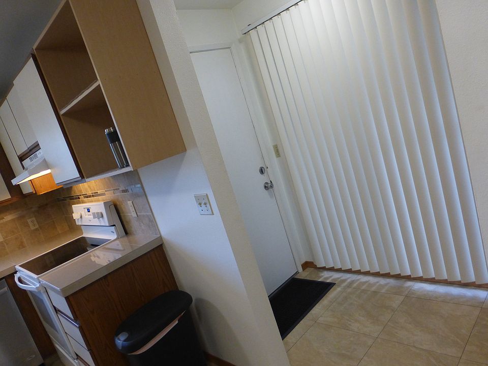 Entry way with slider to the balcony area.