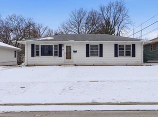 311 Crescent Dr, Sycamore, IL 60178