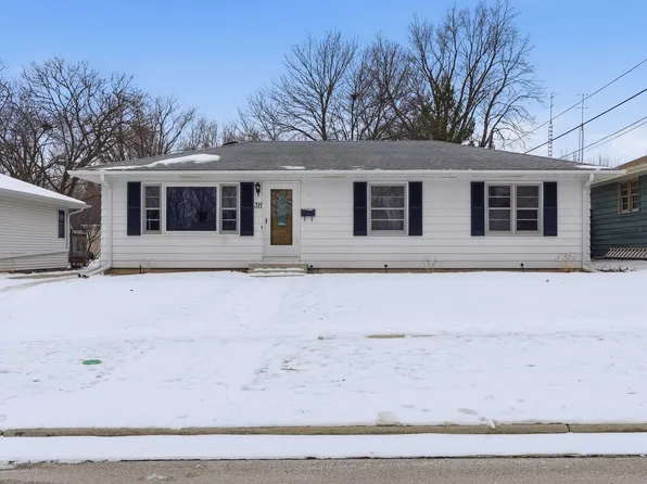 311 Crescent Dr, Sycamore, IL 60178