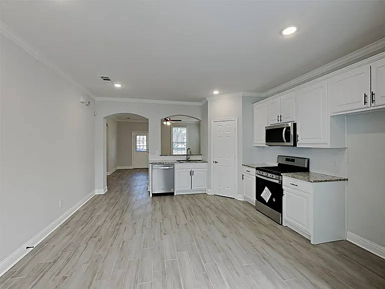 1032 E Leuda St — Photo 3