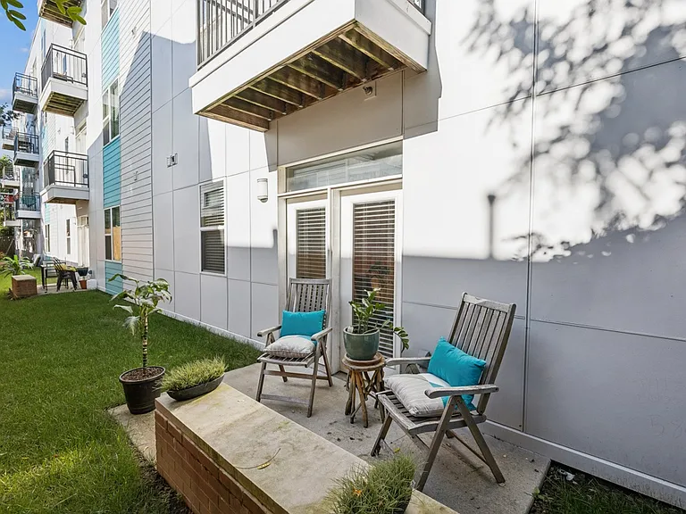 AMP Luxury Apartments — Photo 18