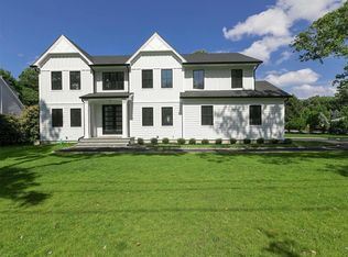 3 E End Ct, Saint James, NY 11780