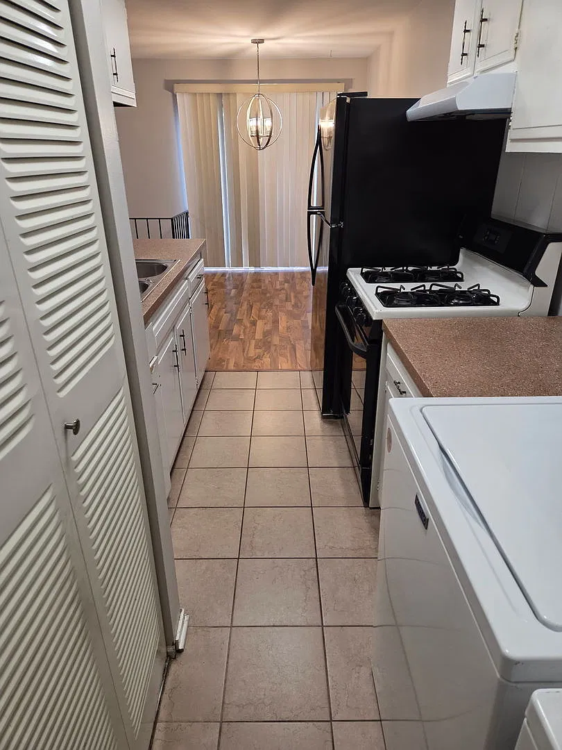 2 bed, 882 sqft, $1,895 — Photo 4