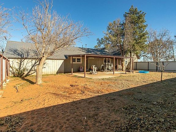 4th image of 1525 Pecan Dr