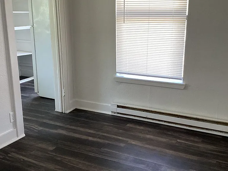 217 S Avenue J — Photo 5