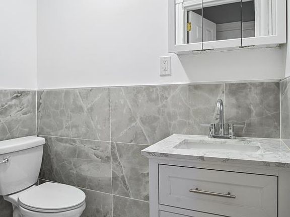 3rd image of 518 Hancock St #3