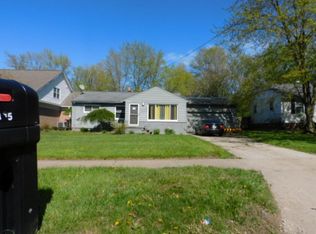 875 Som Center Rd, Mayfield Village, OH 44143