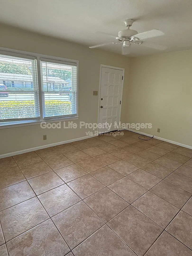 Building Photo - 3751 E Olive Rd #5