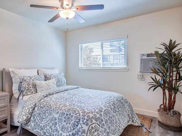 Temecula Gardens Apartments — Photo 11
