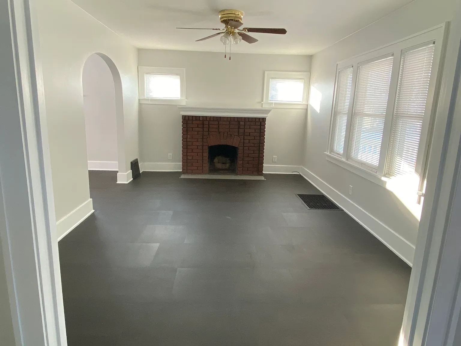 3 bed, $1,050 — Photo 3