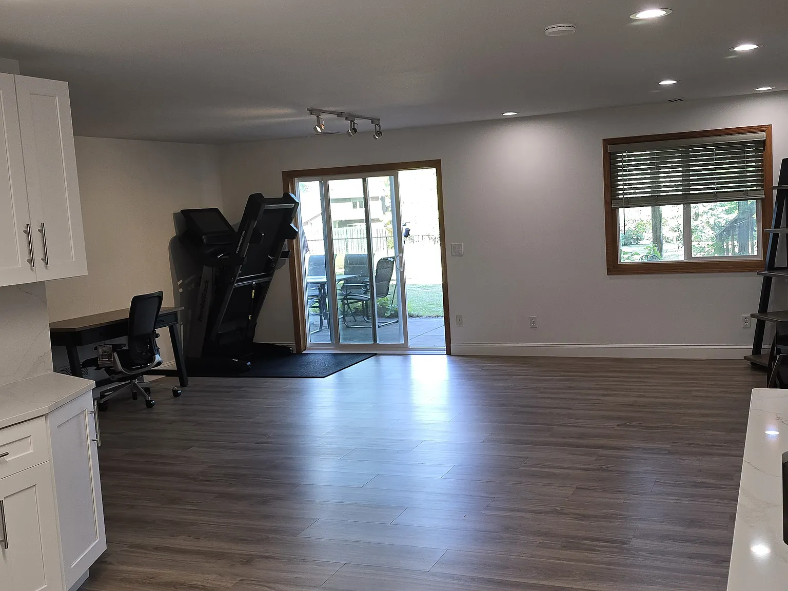 2 bed, 1300 sqft, $2,000 — Photo 2
